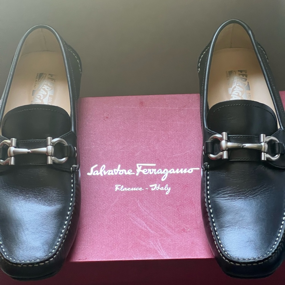 Preowned Ferragamo Loafers Size 9.5